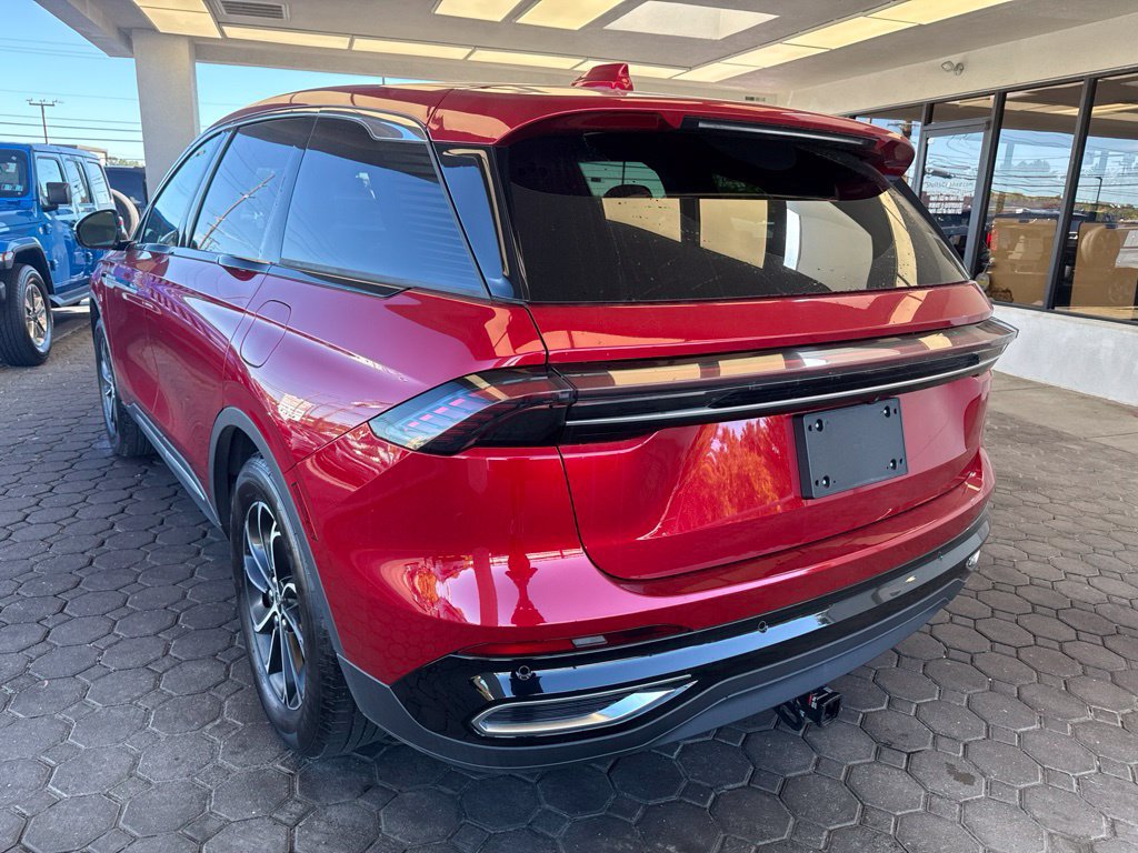 Used 2025 Lincoln Nautilus Premier AWD/4WD image 7