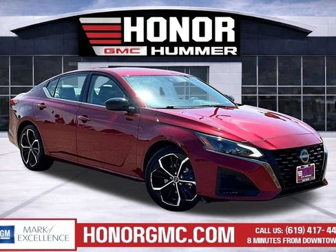 Used 2024 Nissan Altima 2.5 SR FWD image 2