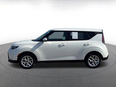 Used 2025 Kia Soul LX w/ LX Technology Package FWD image 9