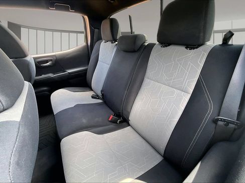 Used 2020 Toyota Tacoma TRD Off-Road w/ Technology Package AWD/4WD image 26