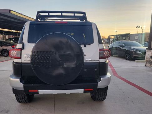 Used 2013 Toyota FJ Cruiser 4WD image 7