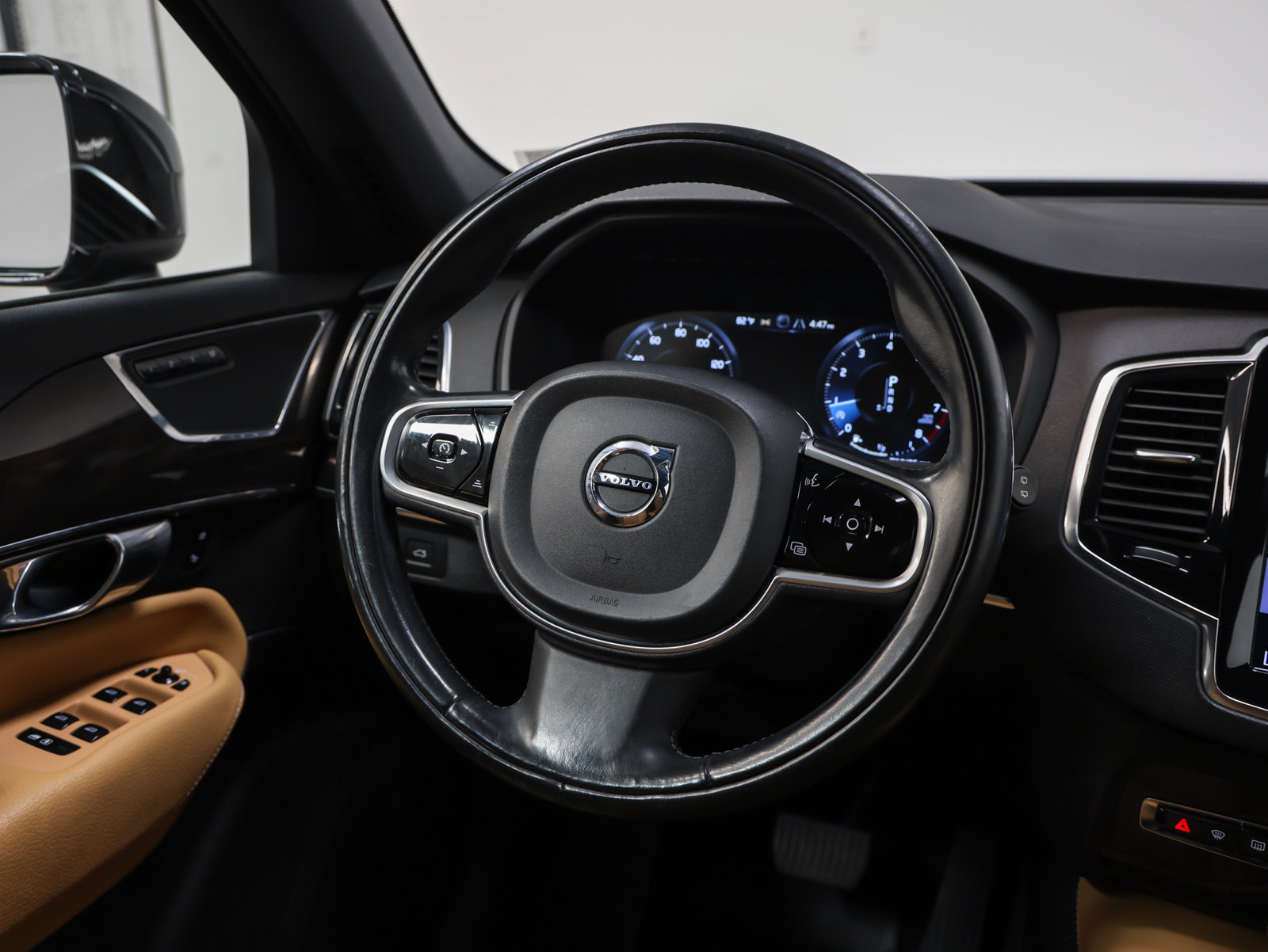 Used 2018 Volvo XC90 T6 Momentum w/ Convenience Package AWD/4WD image 28