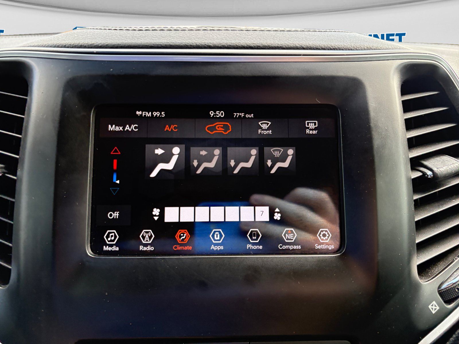 Used 2019 Jeep Cherokee Latitude Plus FWD image 17