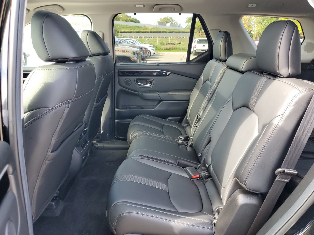 Certified 2025 Honda Pilot Touring image 15
