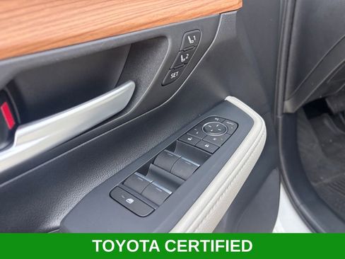 Used 2025 Toyota Grand Highlander FWD image 23
