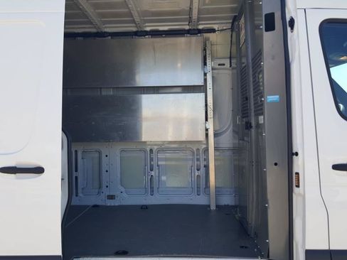 Used 2021 Mercedes-Benz Sprinter 2500 image 13