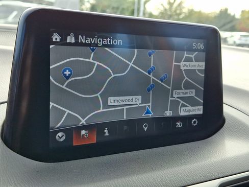 Used 2018 MAZDA MAZDA3 Touring image 17