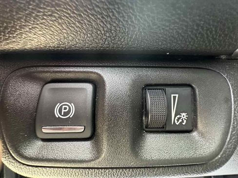 Used 2021 GMC Acadia SLT w/ Elevation Edition image 12