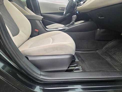 Used 2022 Toyota Corolla LE image 17