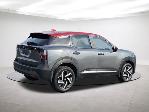 Used 2025 Nissan Kicks SV image 7