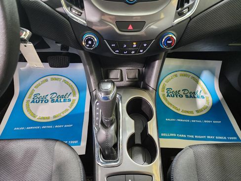 Used 2017 Chevrolet Cruze LT image 16