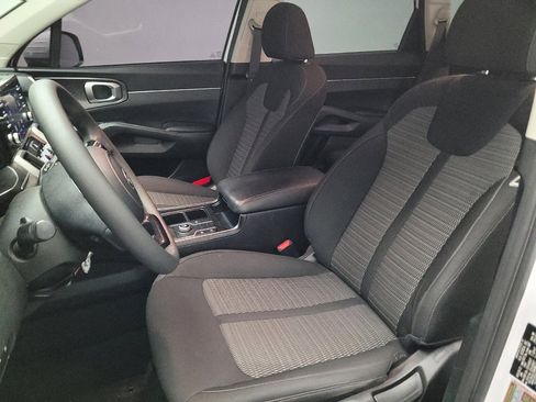 Used 2021 Kia Sorento LX FWD image 17
