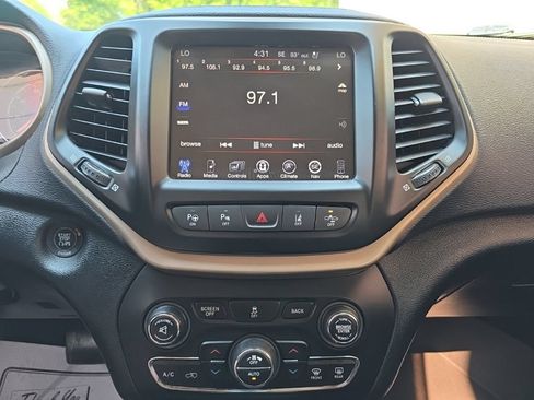 Used 2014 Jeep Cherokee Limited w/ Technology Group AWD/4WD image 19
