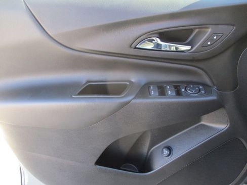 Used 2023 Chevrolet Equinox LT image 28