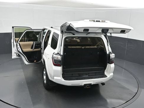 Used 2018 Toyota 4Runner SR5 Premium AWD/4WD image 60