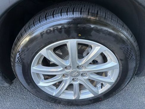 Used 2023 Cadillac XT4 Luxury w/ Cold Weather Package FWD image 12
