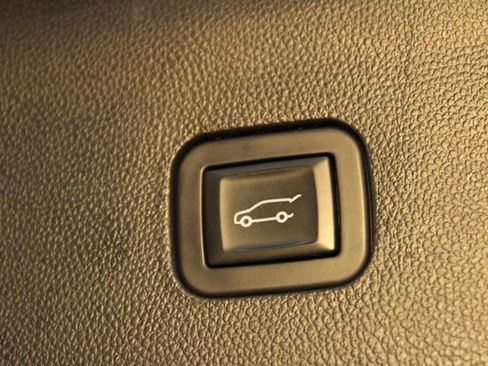 Used 2019 Buick Enclave Premium image 19