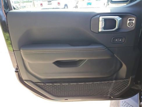 New 2025 Jeep Gladiator Sport image 19