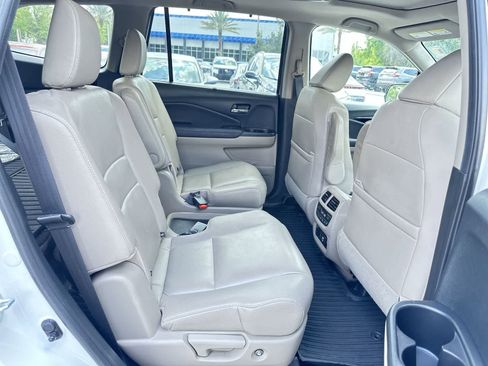 Used 2022 Honda Pilot Touring image 16