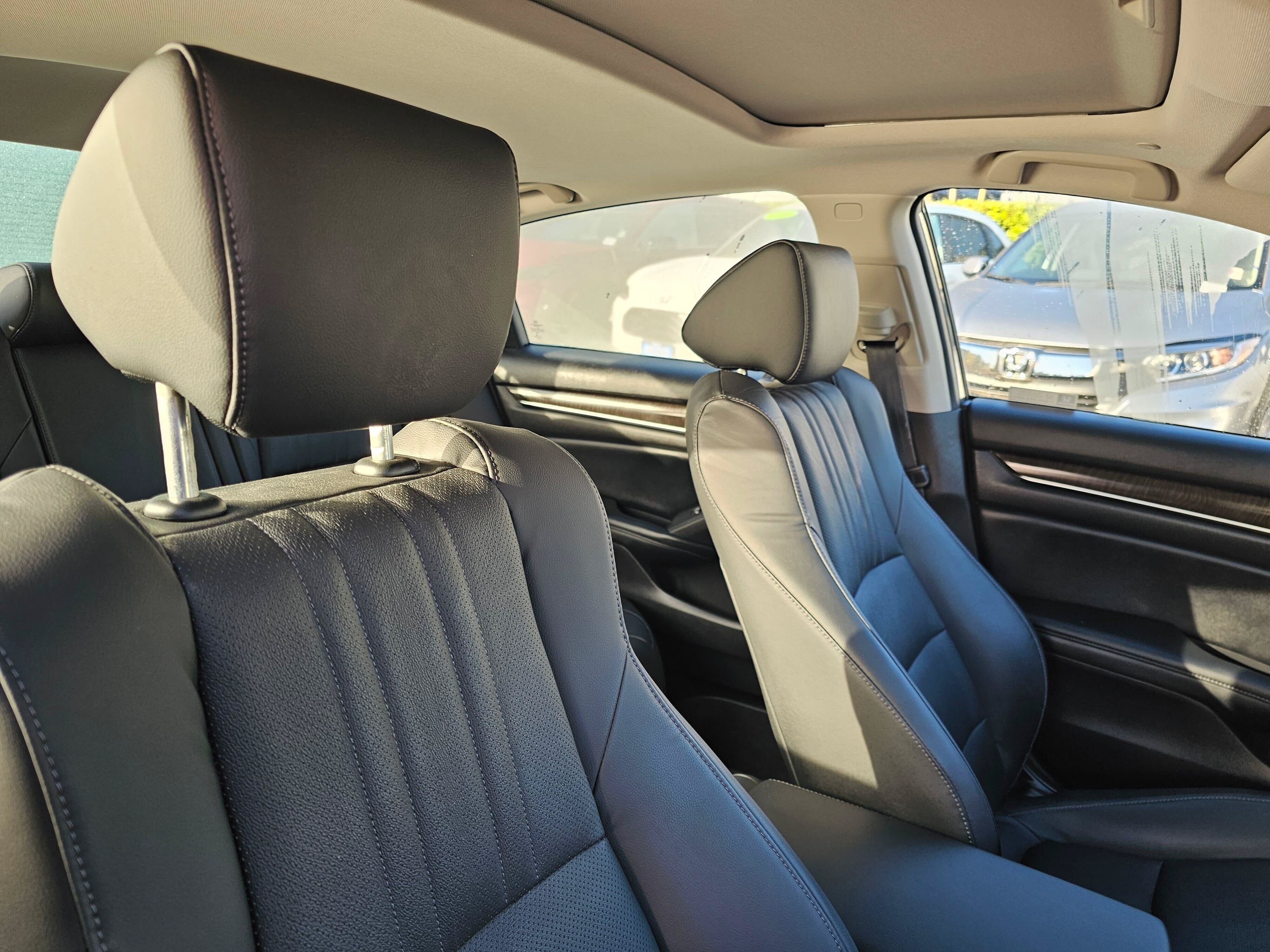 Used 2018 Honda Accord Touring image 11