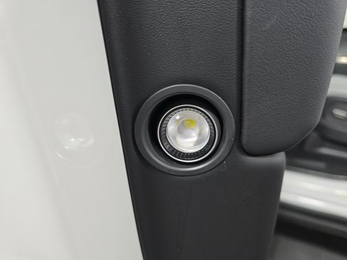 Used 2025 Rivian R1S Adventure AWD/4WD image 32