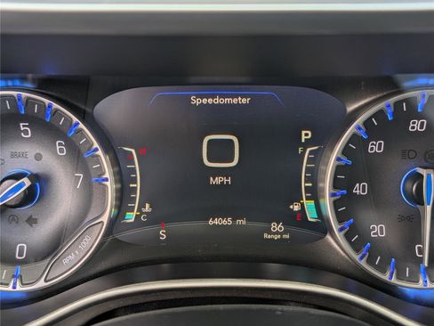 Used 2024 Chrysler Pacifica Touring-L image 29