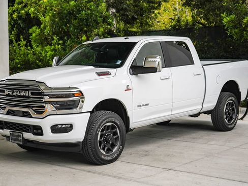 Used 2026 RAM 2500 Laramie AWD/4WD image 3