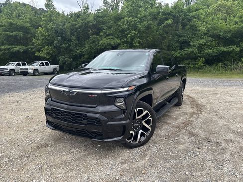 Used 2024 Chevrolet Silverado EV RST AWD/4WD image 2