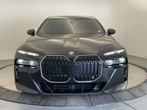 Used 2025 BMW i7 xDrive60 w/ Executive Package AWD/4WD image 8