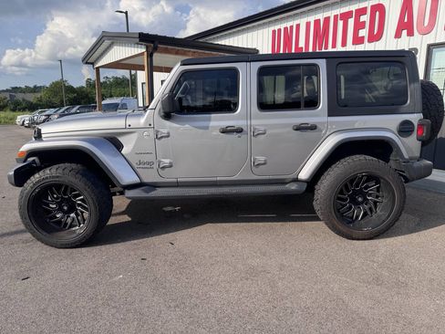 Used 2020 Jeep Wrangler Unlimited Sahara AWD/4WD image 9