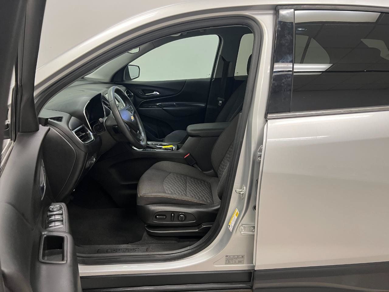 Used 2018 Chevrolet Equinox LT FWD image 21
