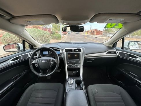 Used 2020 Ford Fusion SE image 11