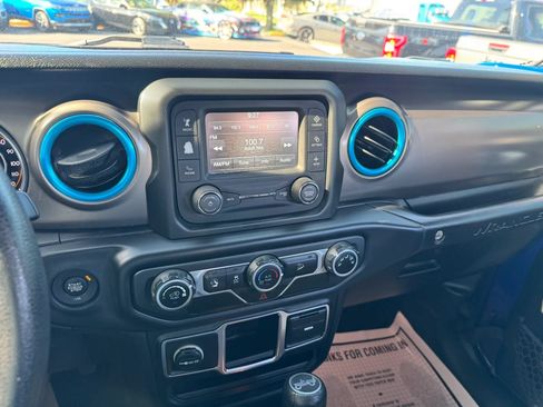 Used 2018 Jeep Wrangler Unlimited Sport AWD/4WD image 9