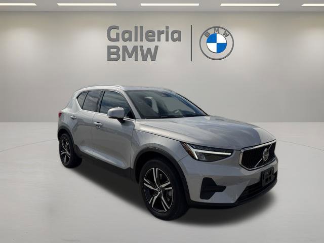 Used 2025 Volvo XC40 B5 Core AWD/4WD image 3