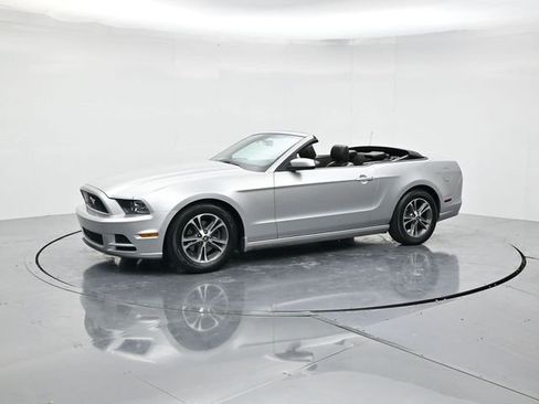 Used 2014 Ford Mustang Premium image 5