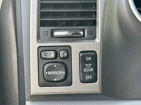 Used 2016 Toyota Sequoia Platinum image 21