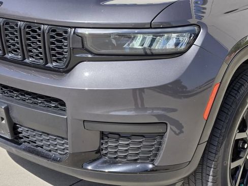 Used 2024 Jeep Grand Cherokee L Laredo RWD image 10