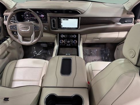 Used 2023 GMC Yukon Denali w/ Denali Reserve Package image 16