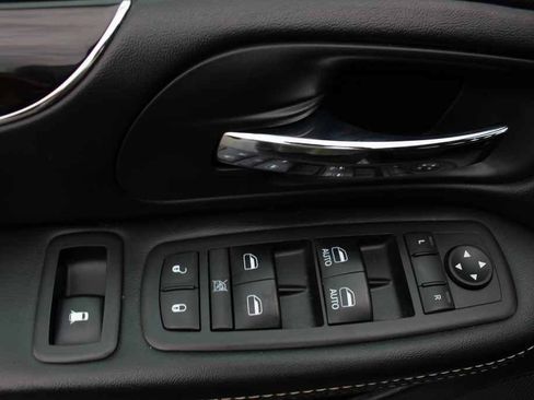 Used 2016 Dodge Grand Caravan SXT FWD image 11