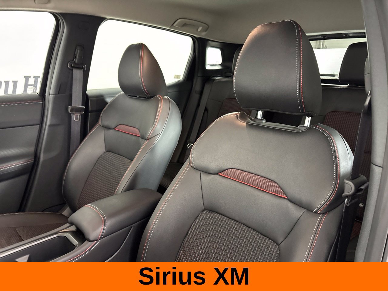 Used 2025 Nissan Kicks SR AWD/4WD image 11
