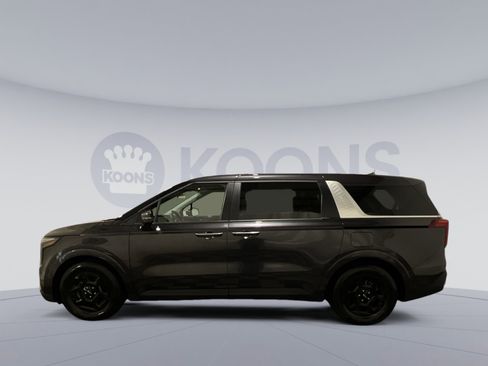 Used 2025 Kia Carnival FWD image 7