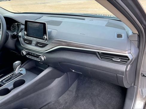 Used 2025 Nissan Altima 2.5 SV FWD image 21