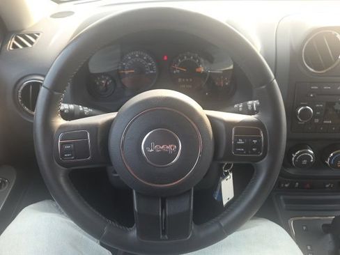 Used 2015 Jeep Patriot Latitude AWD/4WD image 27