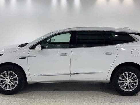 Used 2022 Buick Enclave Essence image 1
