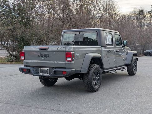 Used 2023 Jeep Gladiator Sport image 3
