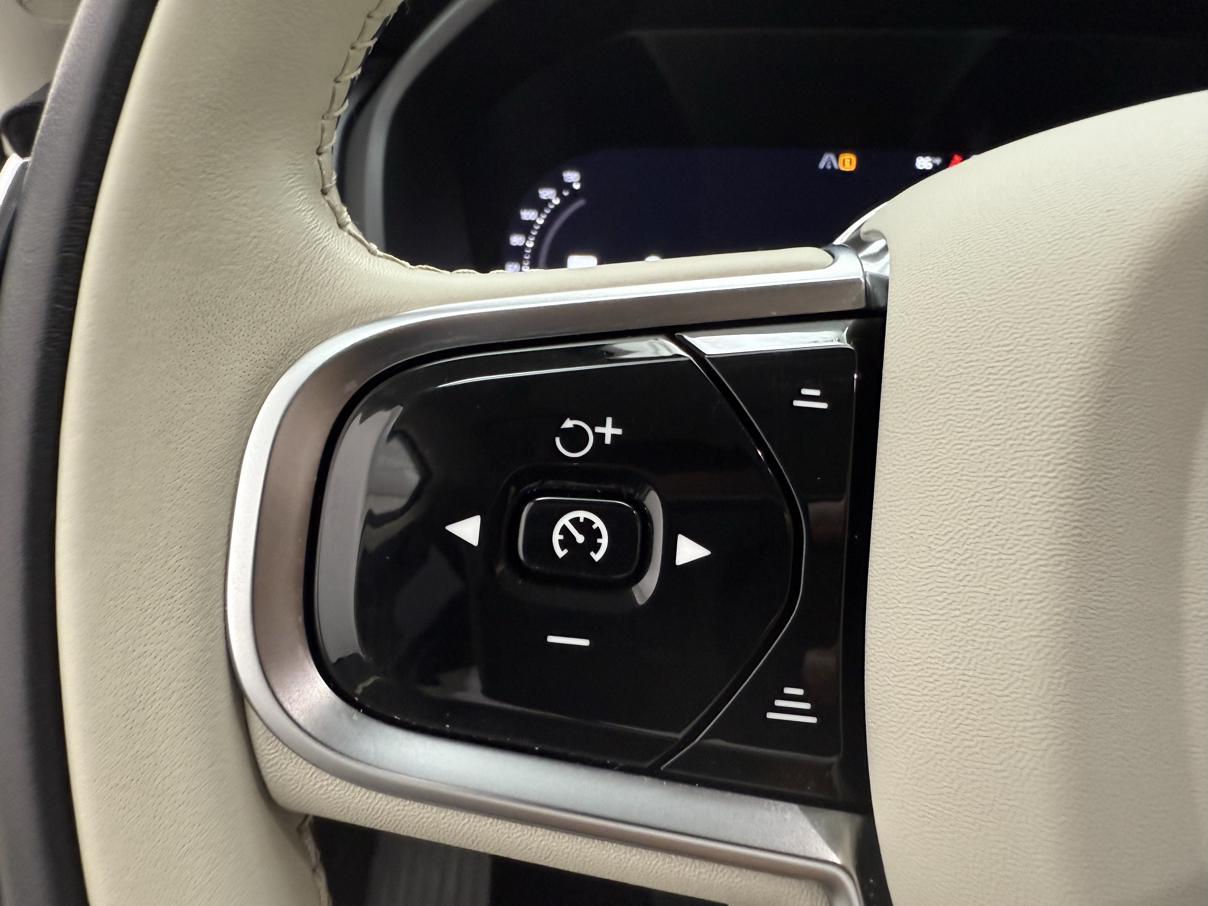 Certified 2024 Volvo XC90 B6 Ultimate w/ Protection Package Premier AWD/4WD image 16