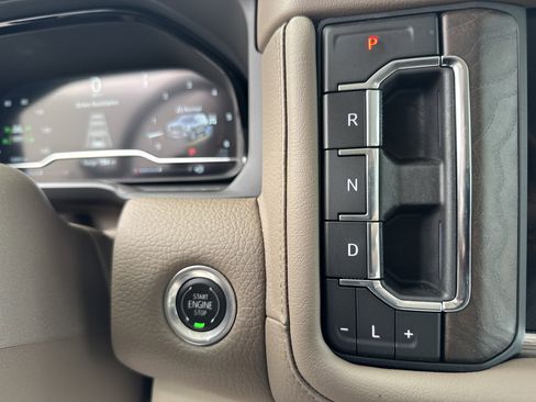 Used 2024 GMC Yukon Denali w/ Advanced Technology Package image 27