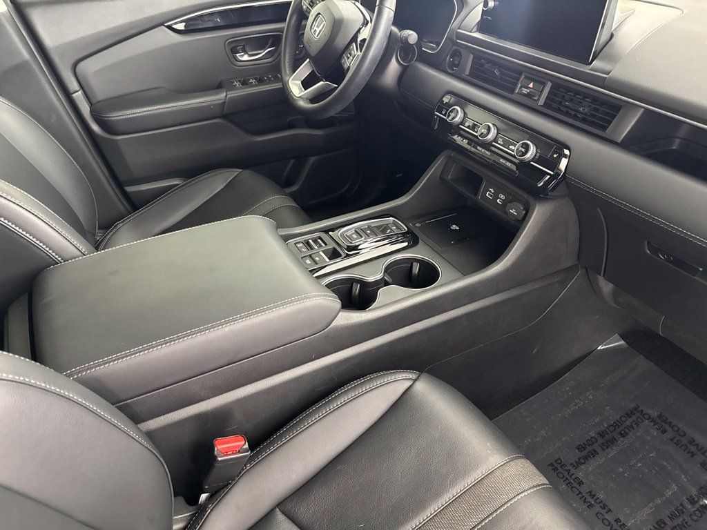 Used 2025 Honda Pilot Touring image 23
