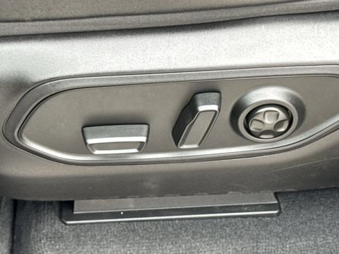 Used 2025 Jeep Grand Cherokee Altitude image 29