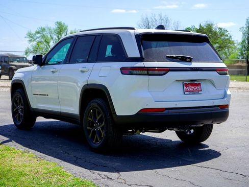 New 2026 Jeep Grand Cherokee Altitude RWD image 8